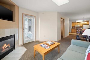 The Mill Creek Hotel Silver Suites in Lake Geneva living area room with sleeper sofa pull out couch, fireplace and TV